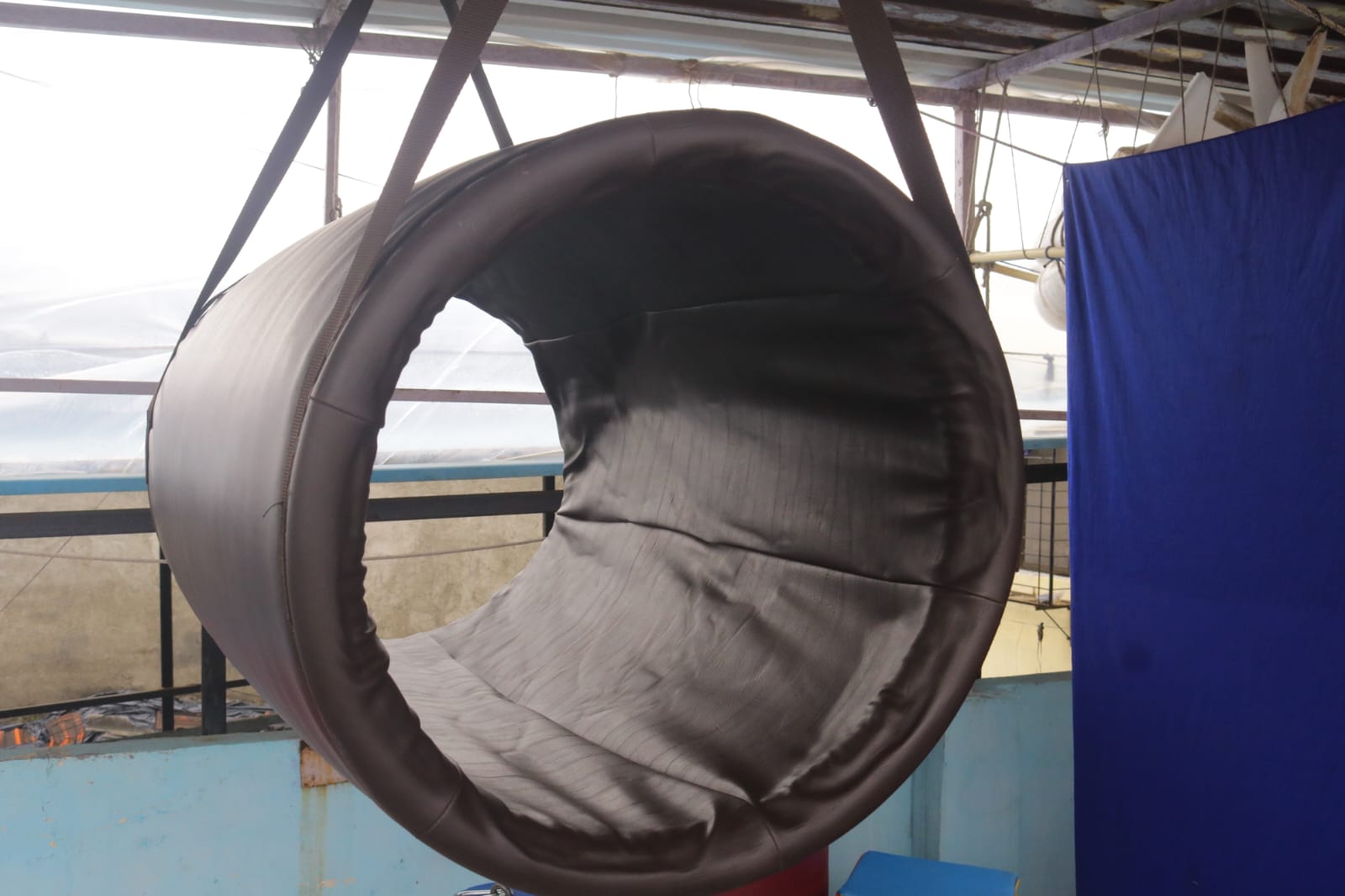 Tunnel swing - Image 2